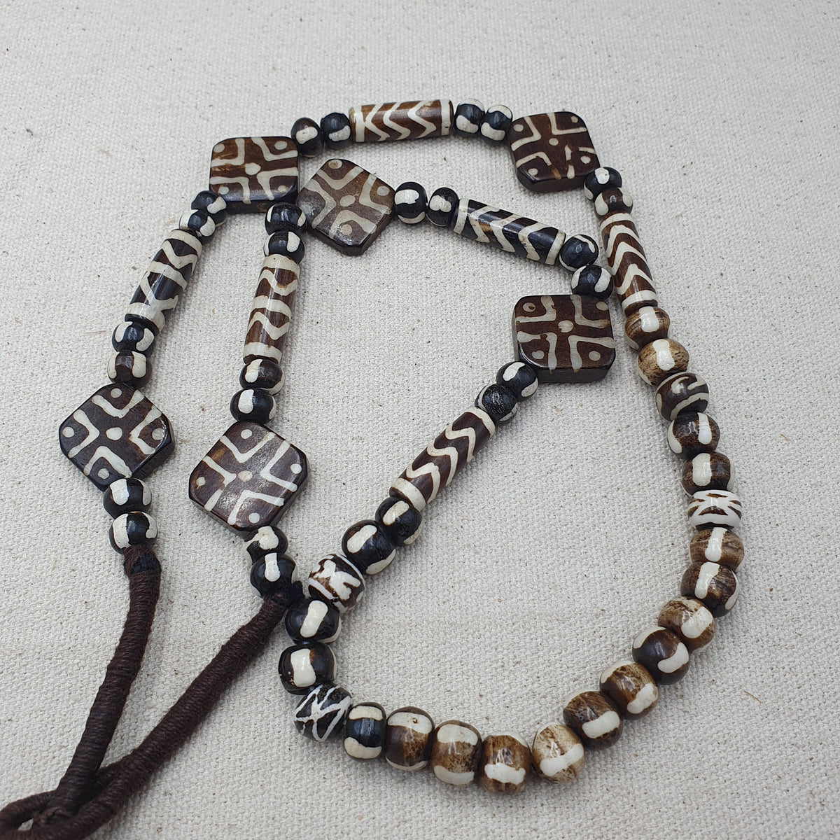Collier de perles en os style Pumktek vintage