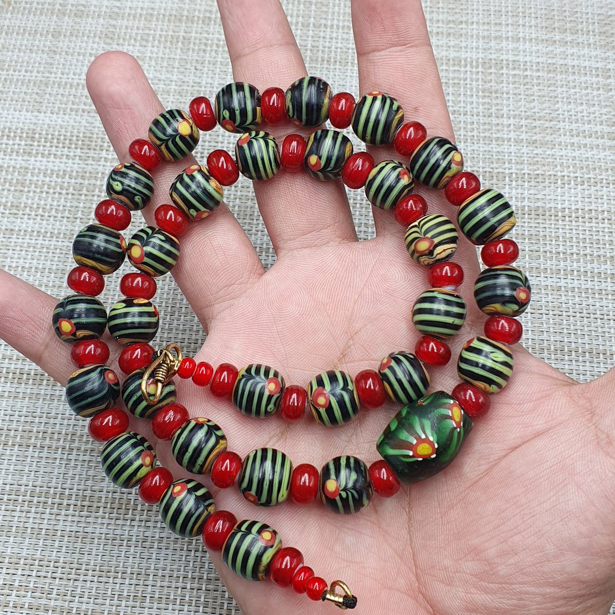 Collier de perles de verre rétro vénitien, fleurs et cœur vénitien