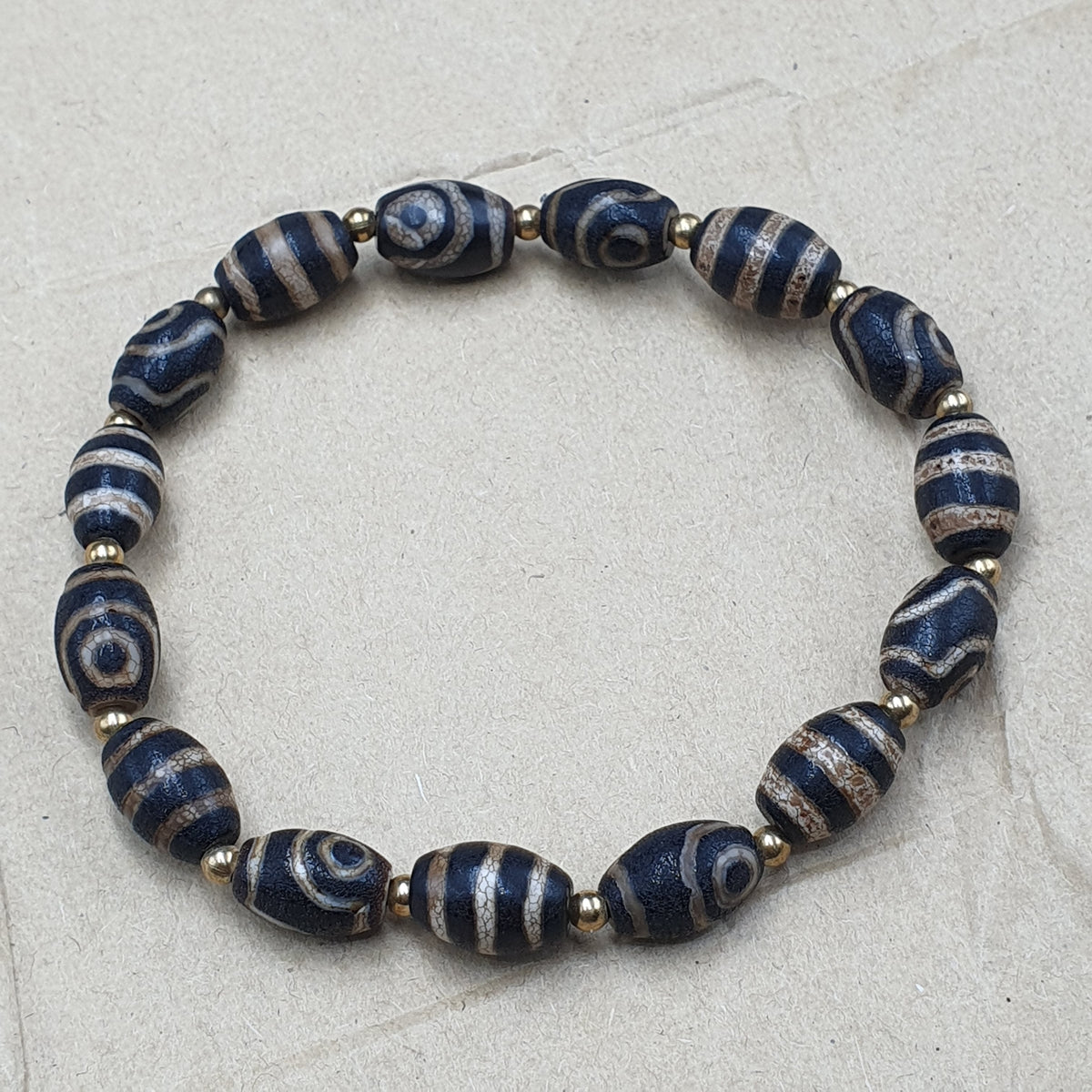 Vintage Tibetan 2 Eyes & 3 Stripe Pattern Agate Beaded bracelet
