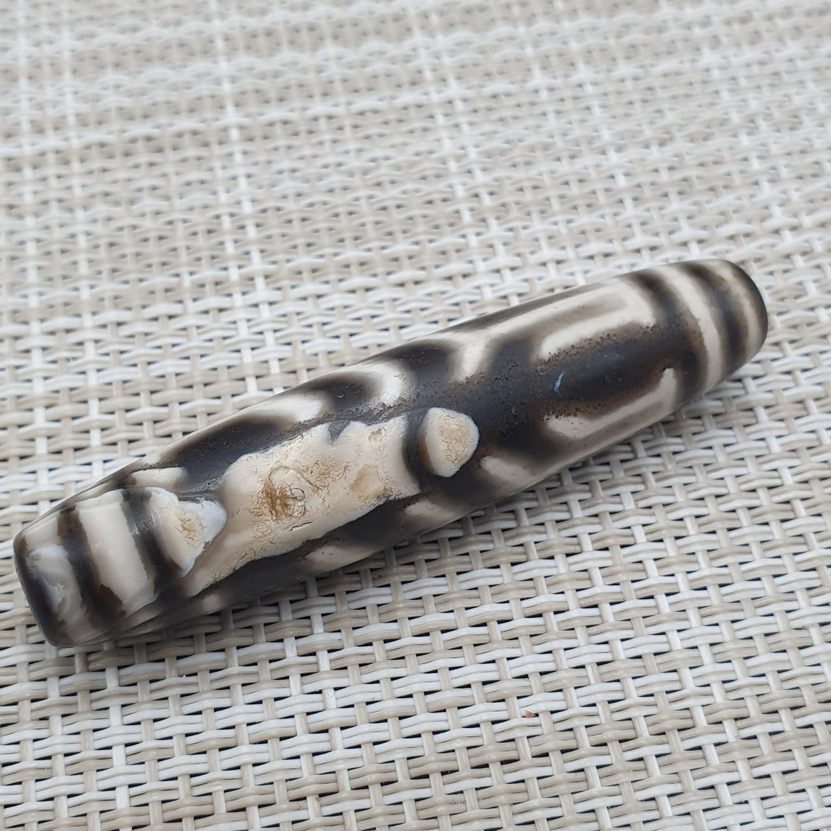 Amulette Dzi en agathe tibétaine de l'Himalaya, qualité antique supérieure, motif unique