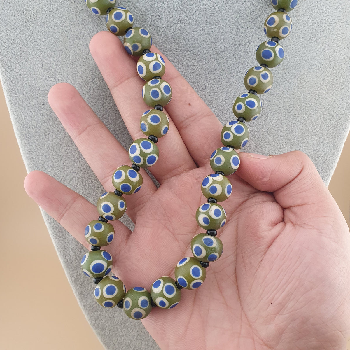 Collier de perles vénitiennes vintage « Mille Yeux Bleus » – Style Millefiori 61 cm