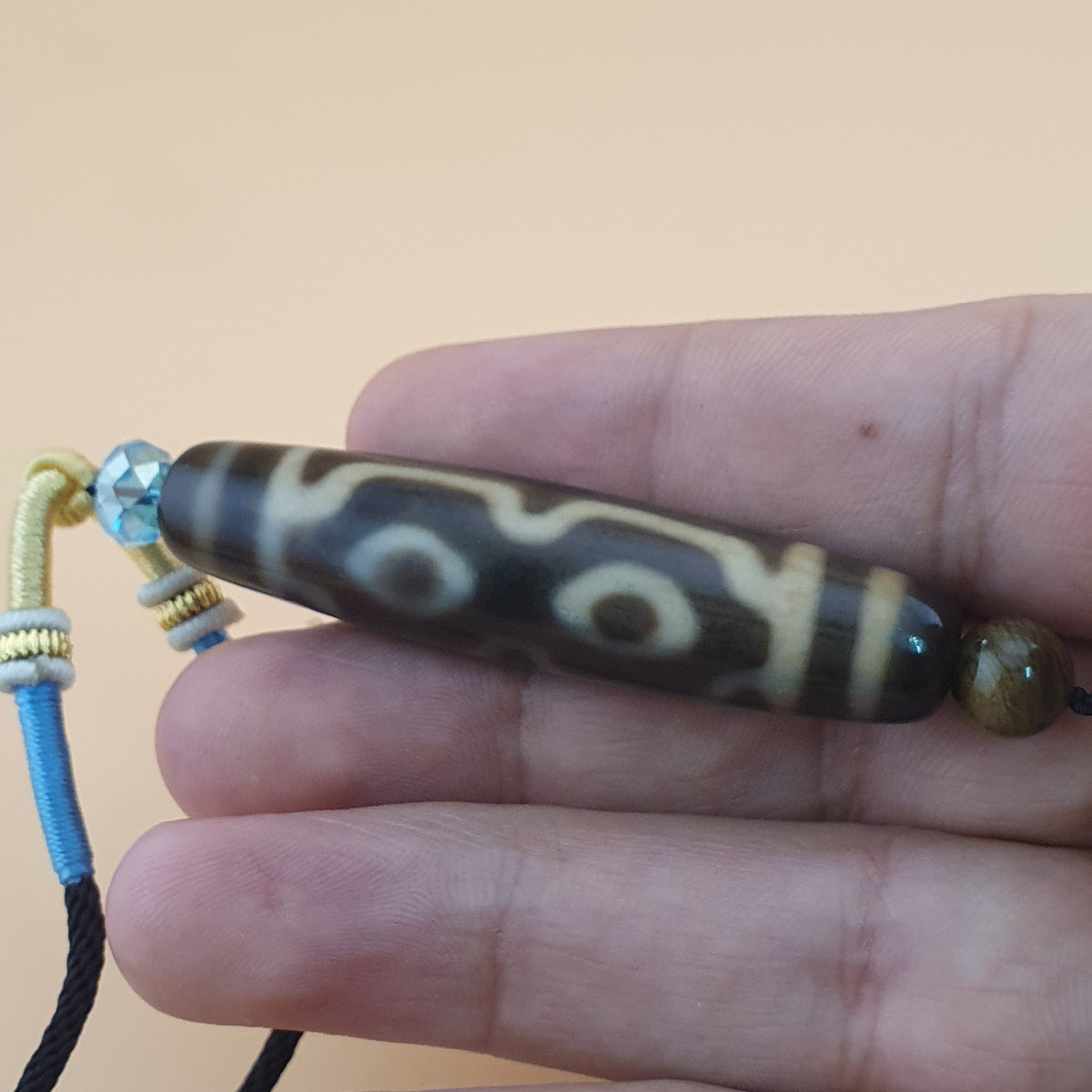 Perle Dzi tibétaine himalayenne vintage en agate à 4 yeux motif unique amulette