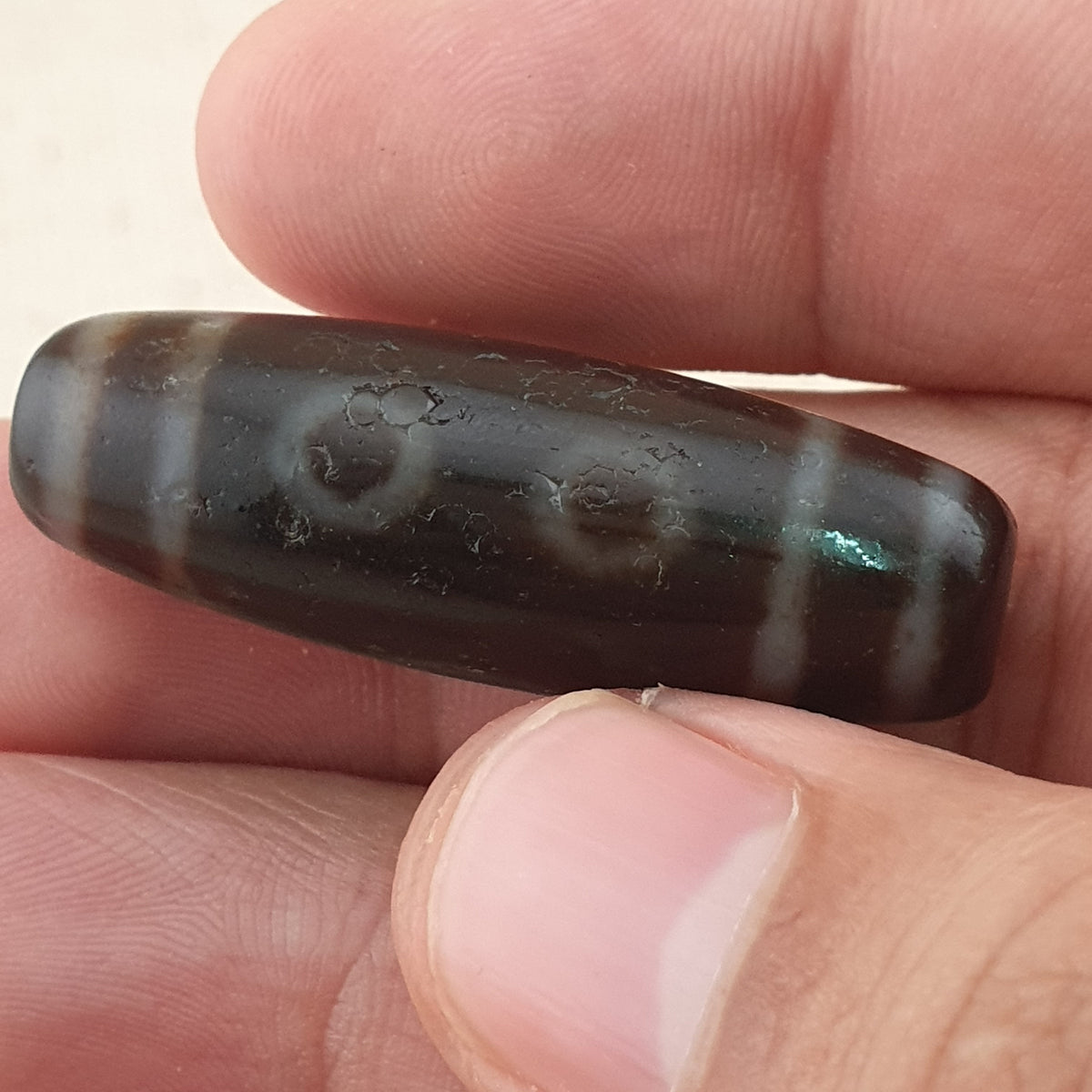 Perle Dzi tibétaine en agate vintage de collection à 5 yeux