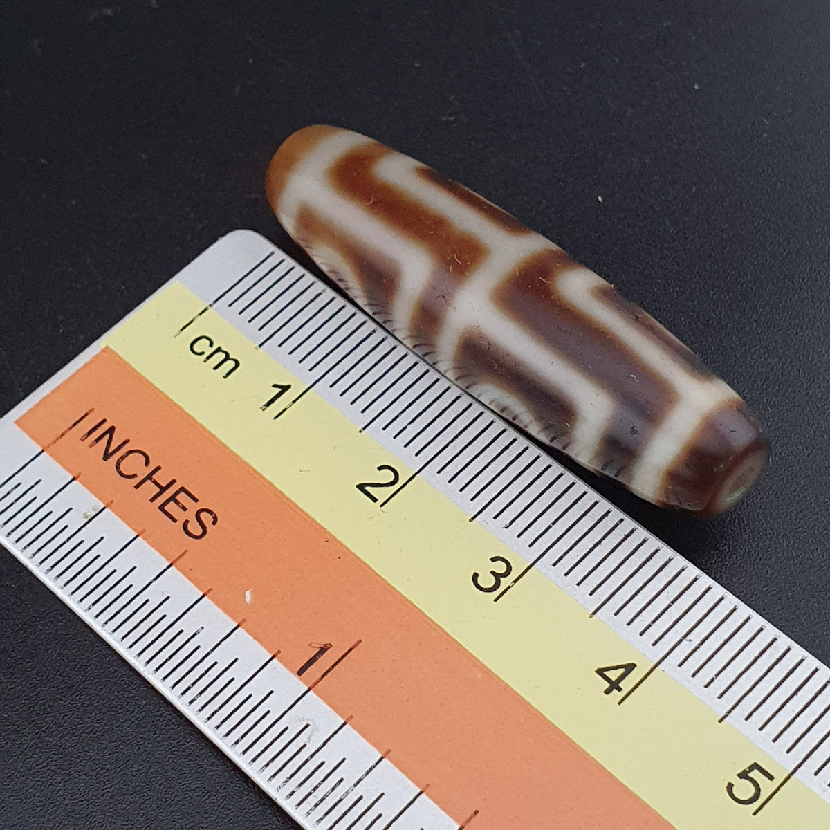 Amulette tibétaine antique en perles Dzi en agate à 4 yeux de l'Himalaya