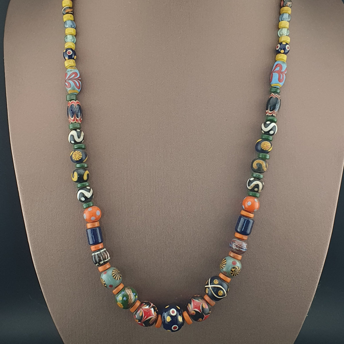 Collier de perles de verre mélange multicolore style vénitien ancien