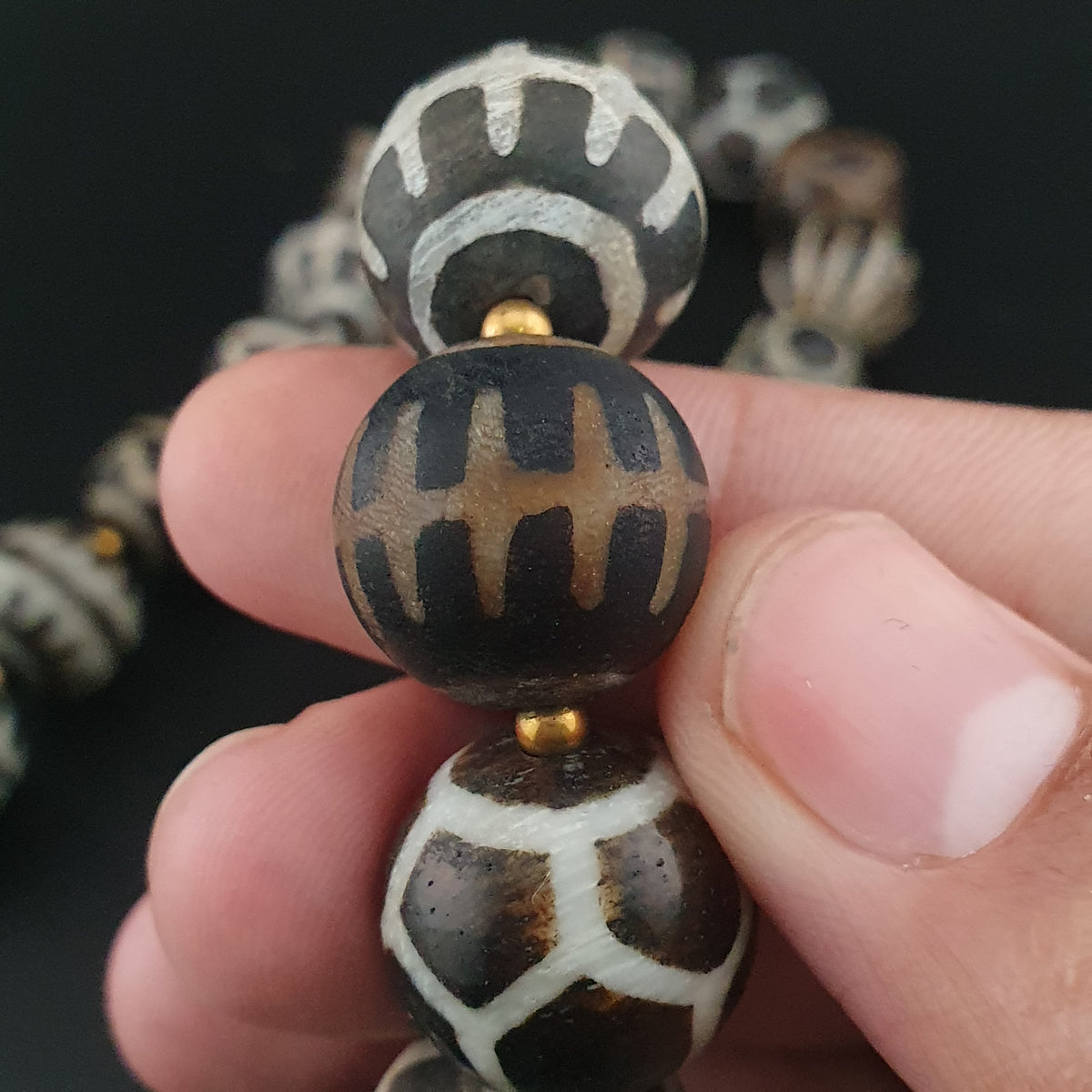 Collier de perles antiques en bois pétrifié Pumtek Pyu de Birmanie