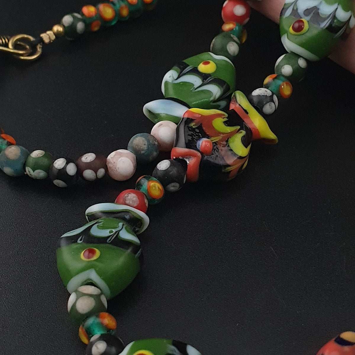 Collier de perles de verre de style vénitien vintage, motif poisson et yeux mélangés