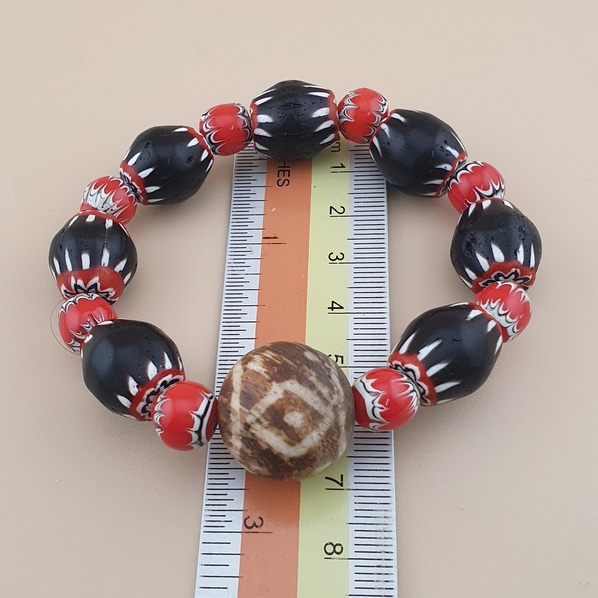 Bracelet vintage en verre à chevrons et de style vénitien avec Pyu Pumtek