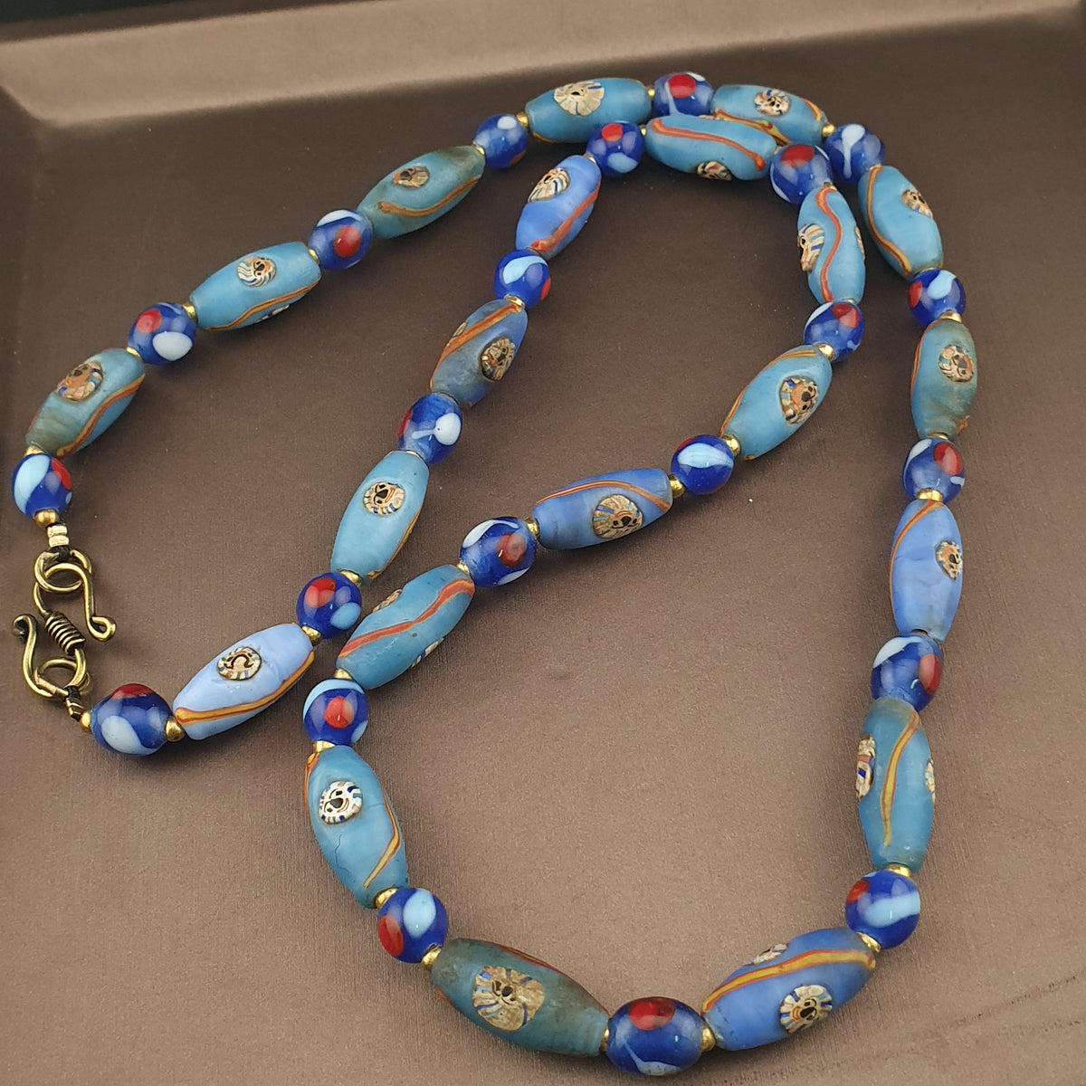 Collier de perles de verre de style vénitien ancien et perles de verre millefiori