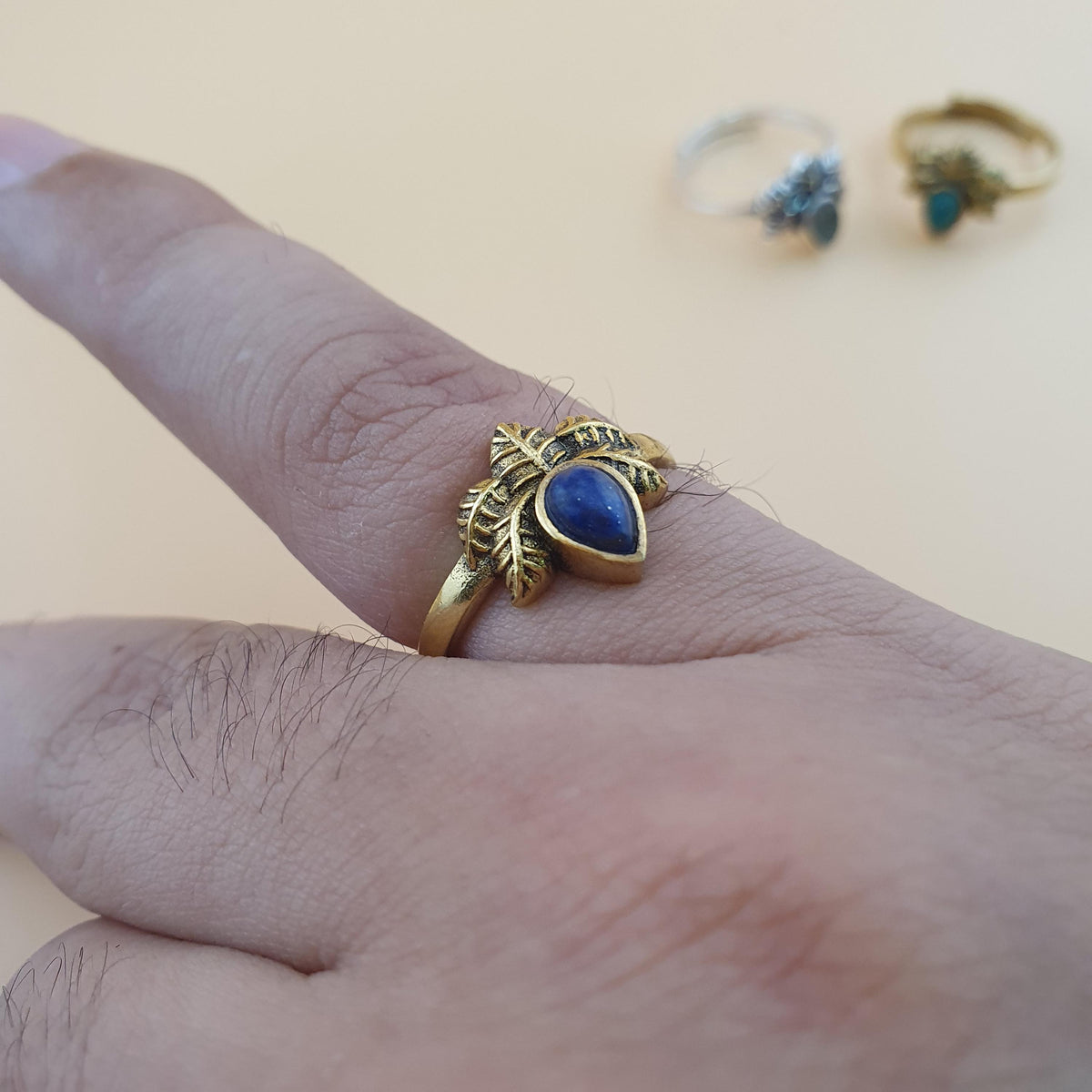 Lot de 3 Bagues Anciennes Ajustables Fleur en Laiton avec Jade, Lapis-Lazuli, Pierre de Lune