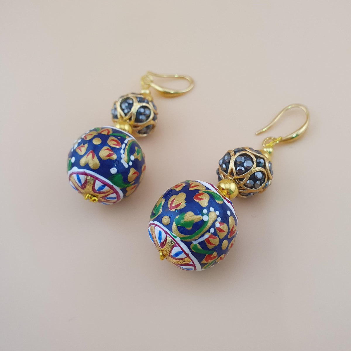 Boucles d'oreilles pendantes en émail faites à la main : Design afghan plaqué or