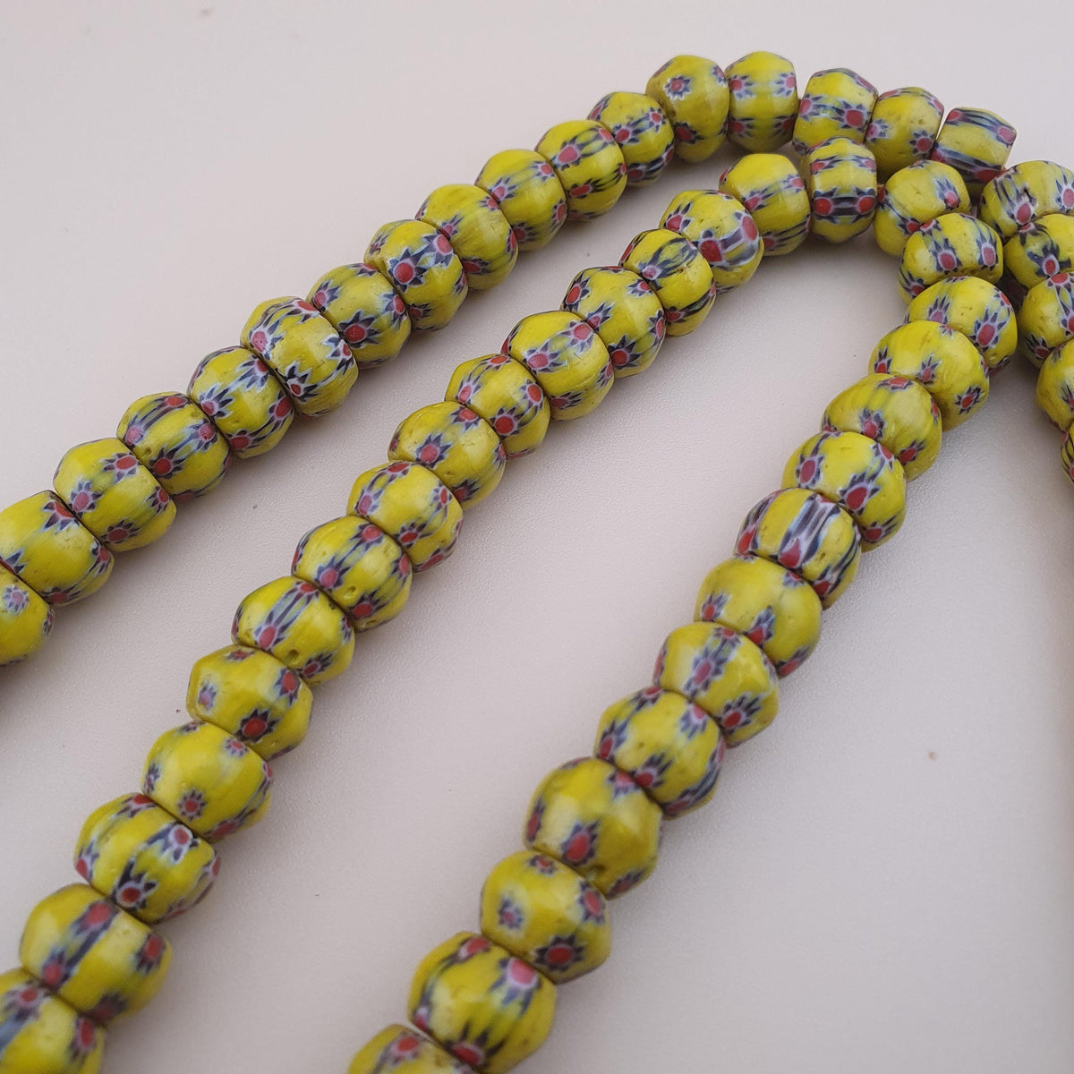 Colliers de perles de verre jaunes « yeux » de style vénitien vintage – 56 cm