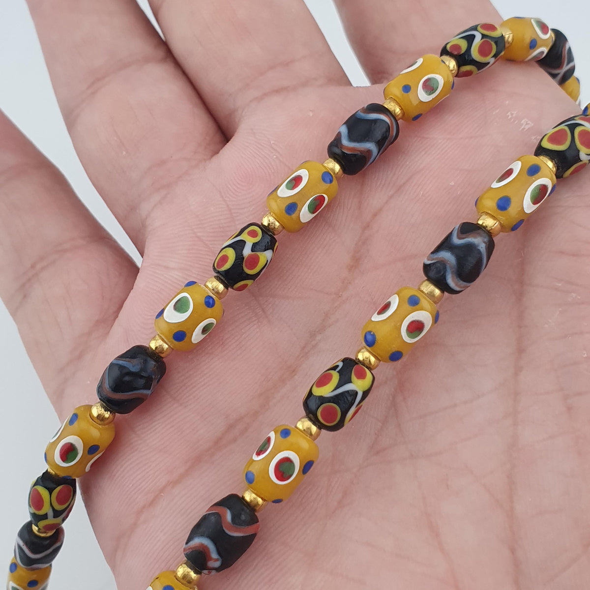 Collier de perles en verre œil vénitien et pendentif ancien en verre