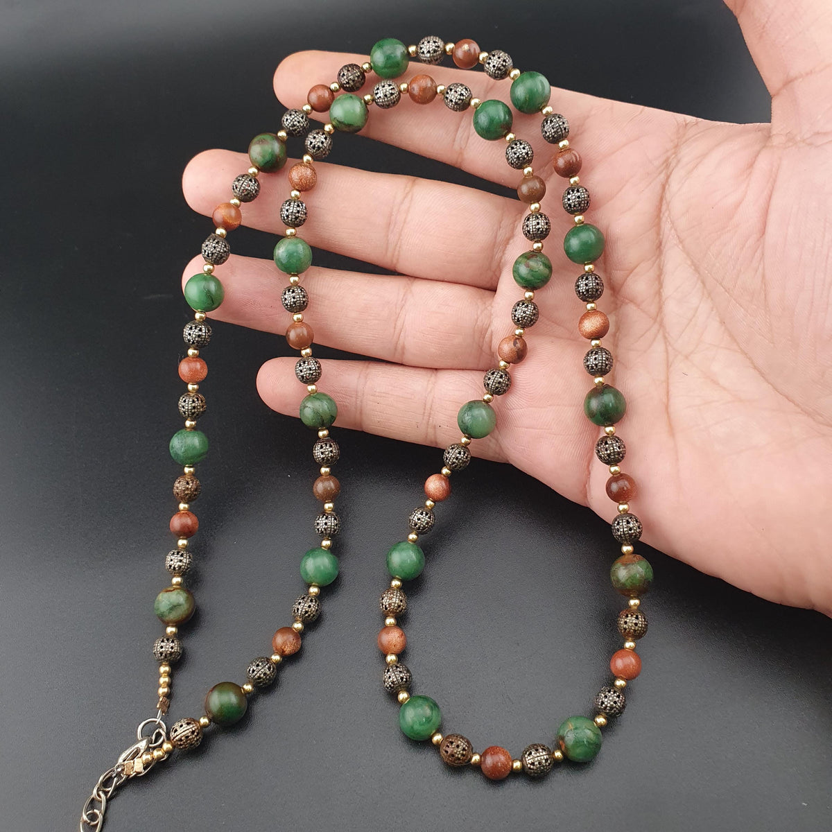 Collier Perles Vintage de Jade, Œil de Tigre et Vieux Laiton