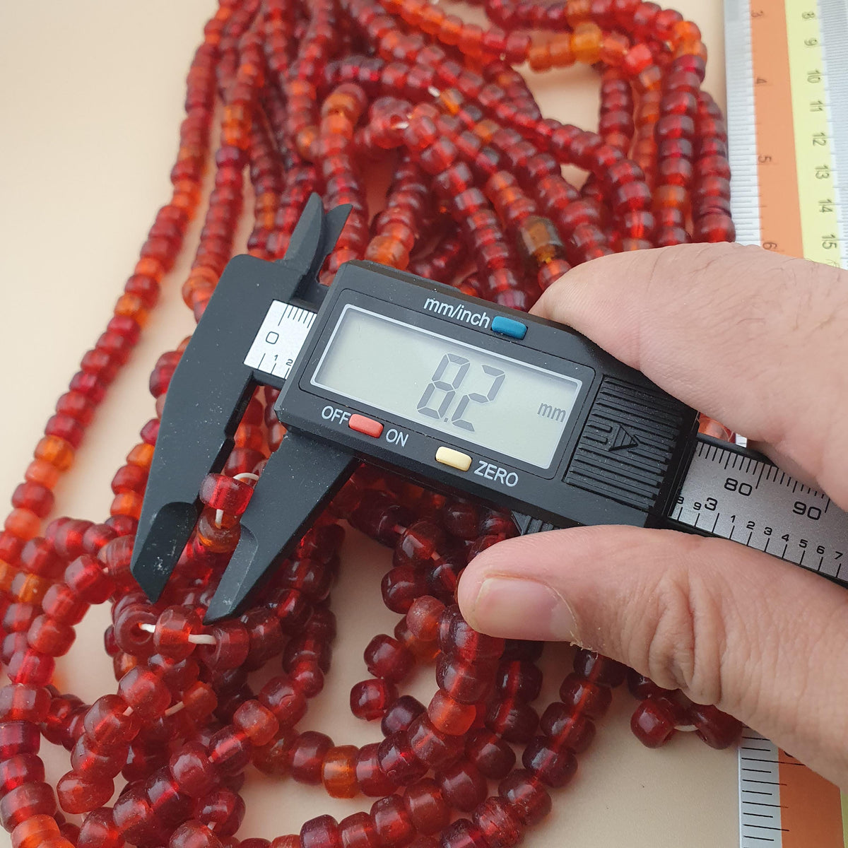 Collier de perles de verre vintage, style africain, orange et rouge, 61 cm