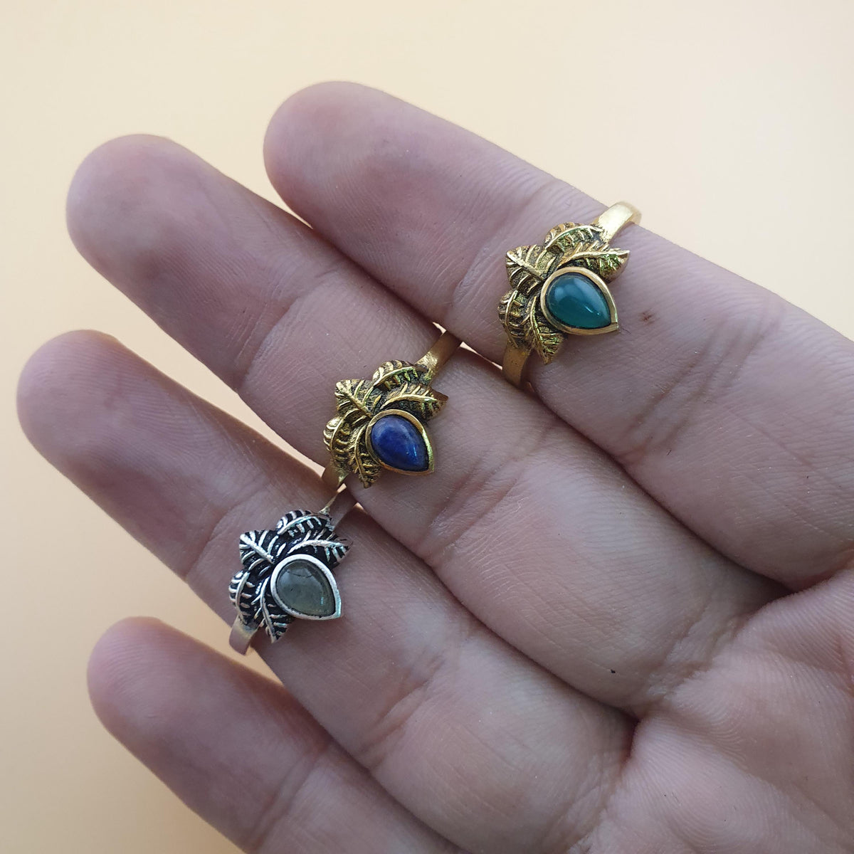 Lot de 3 Bagues Anciennes Ajustables Fleur en Laiton avec Jade, Lapis-Lazuli, Pierre de Lune