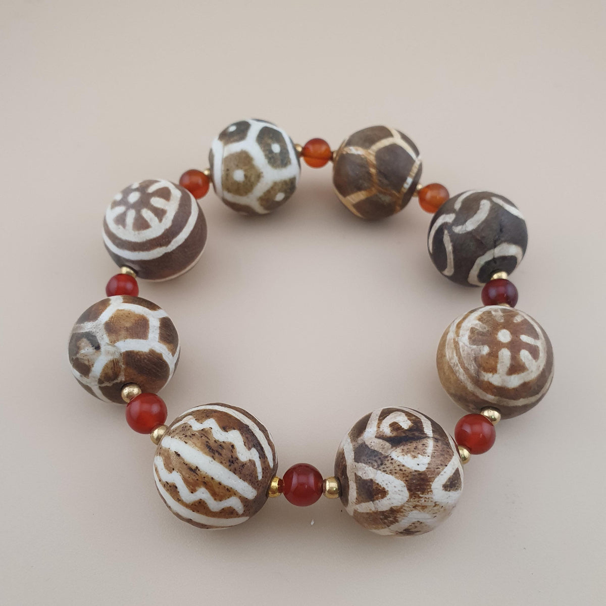 Bracelet vintage de perles Pyu Pumtek de Birmanie et cornaline