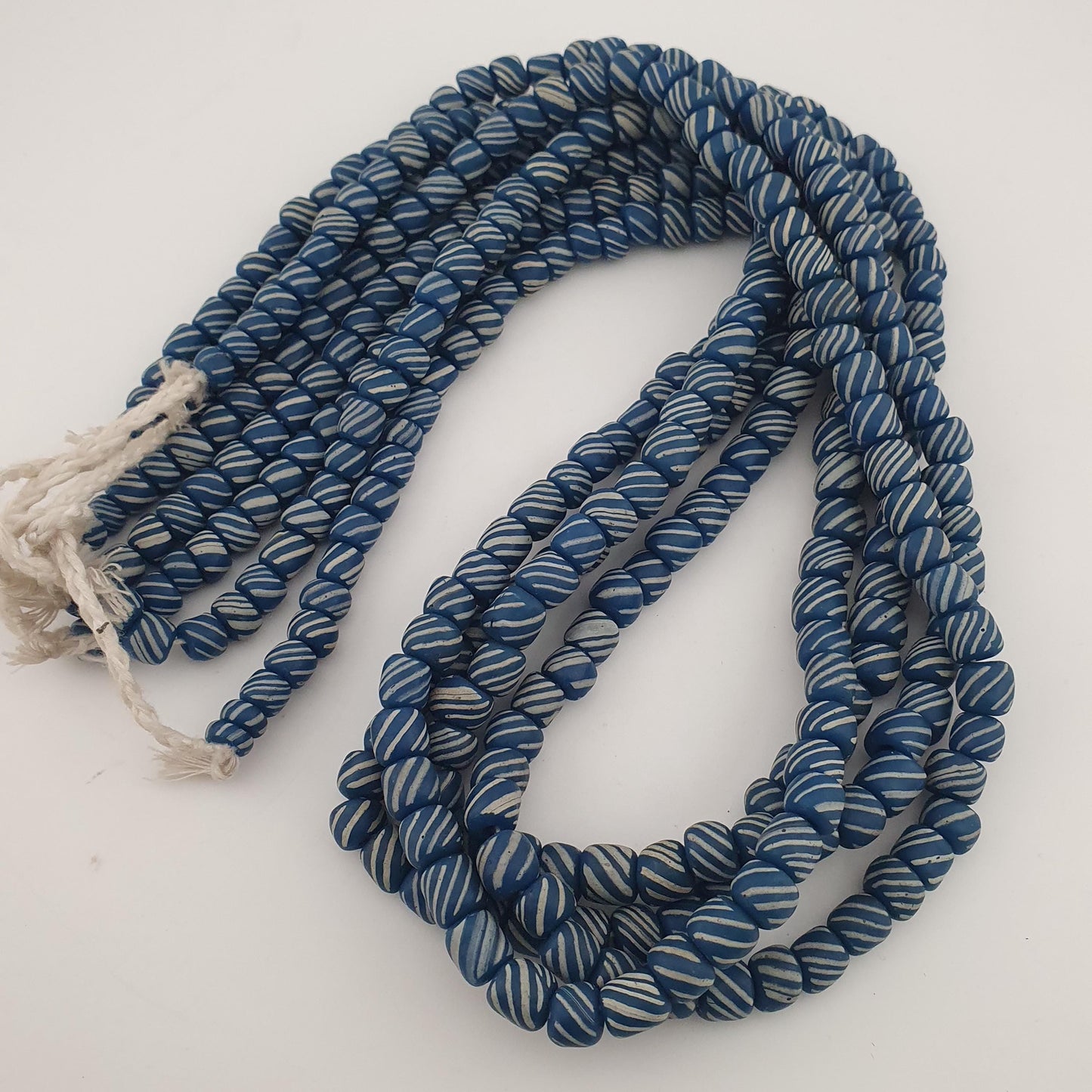Vintage Afrikanischer Stil Weißer Streifen Blau 7mm -8mm Glasperlen Halskette Strang