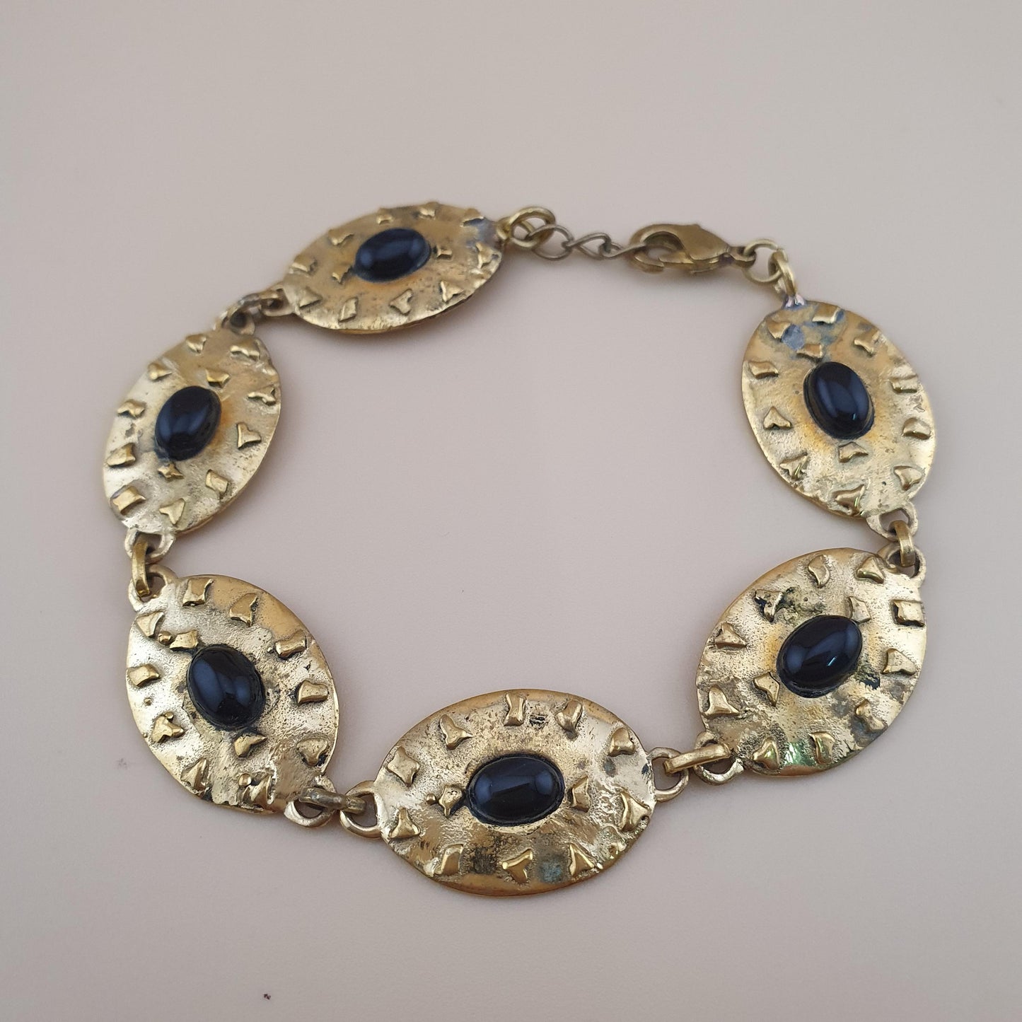 Geometrisches Vintage-Armband aus Messing und Onyx