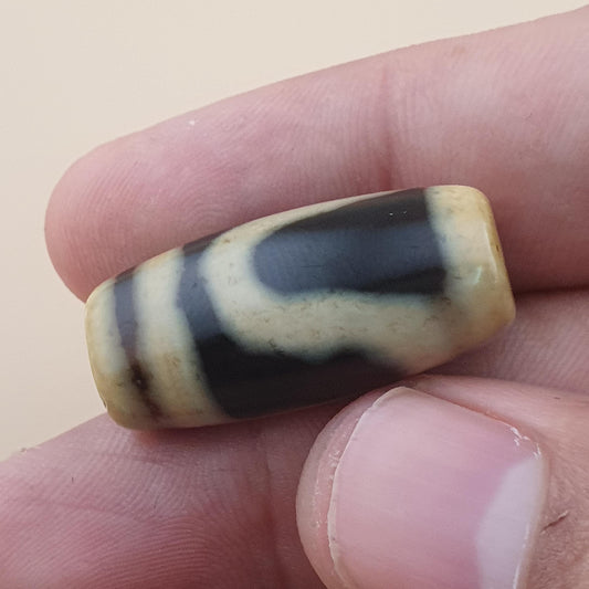 Vintage Unique Pattern Himalayan Tibetan Agate Bead Amulet
