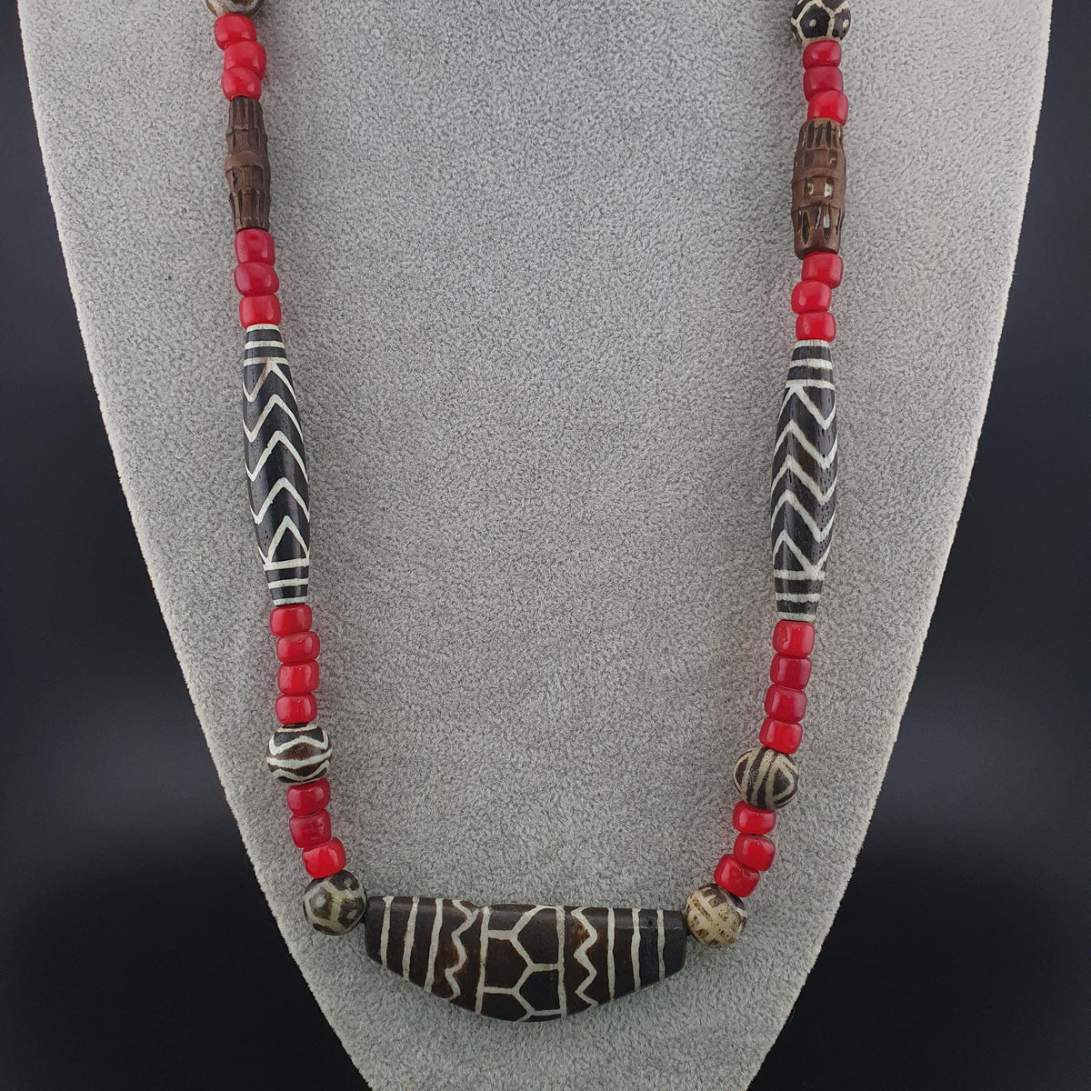 Collier de perles antiques Pumtek Pyu et WhiteHeart vénitiennes 61 cm