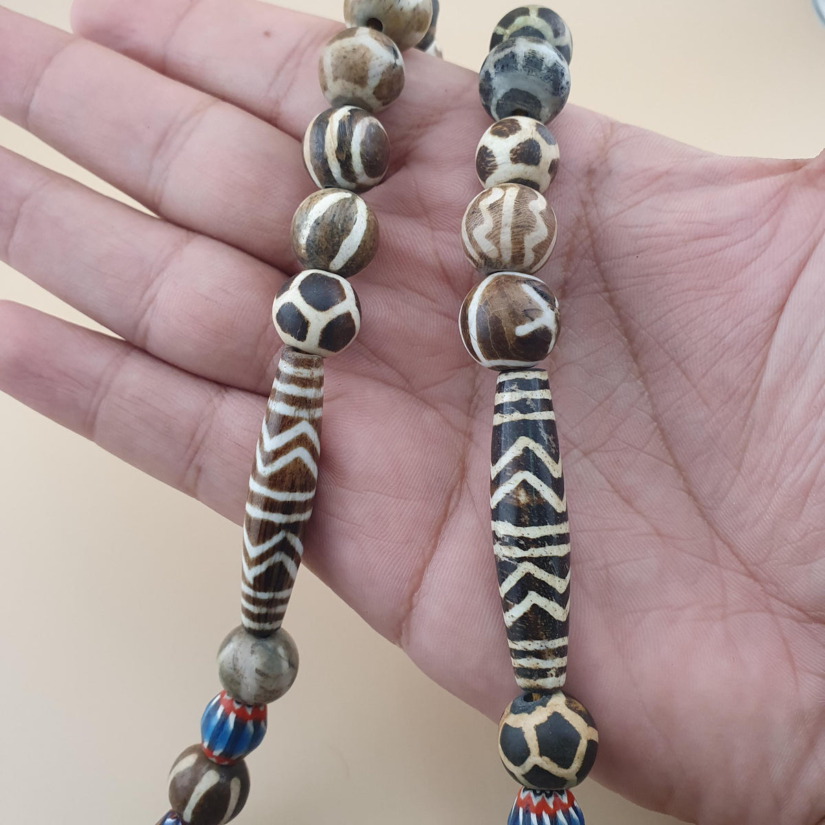 Collier Birman en perles Pumtek, Pyu et verre mélangées, Asie-Afrique, 50 cm