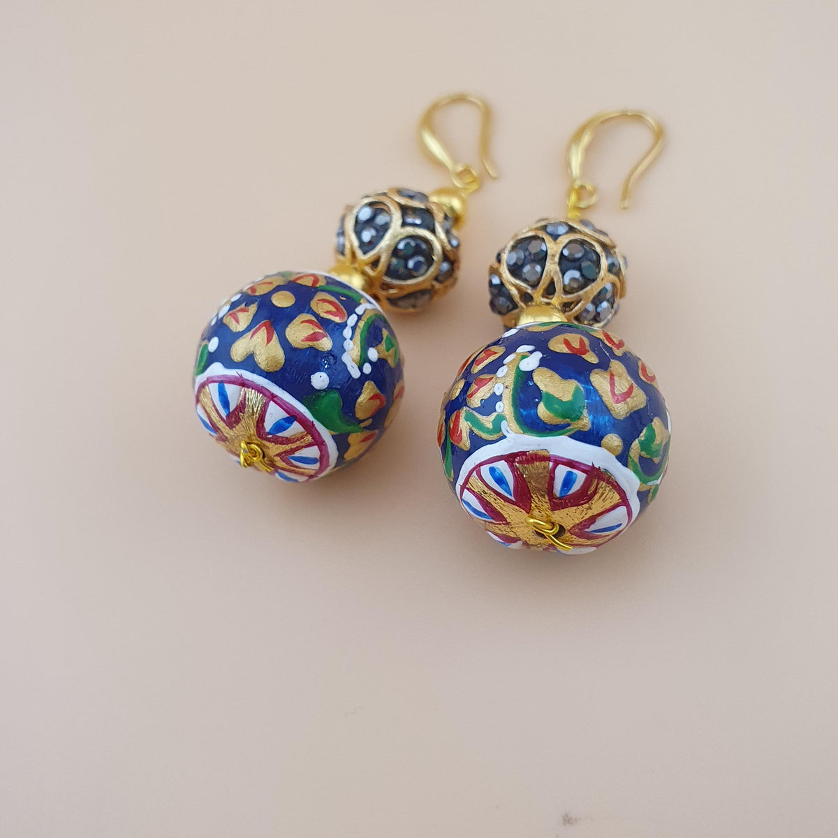 Boucles d'oreilles pendantes en émail faites à la main : Design afghan plaqué or