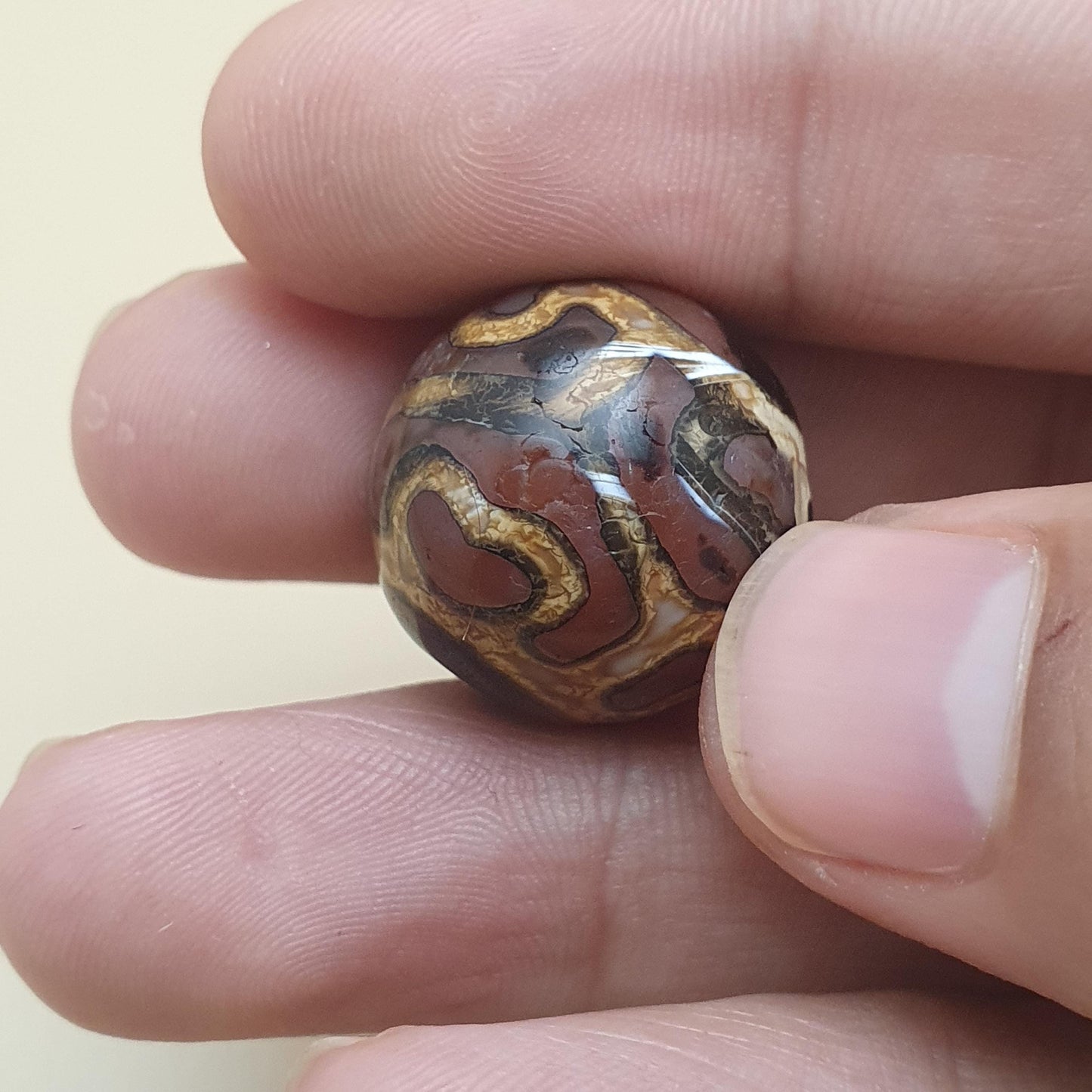 Antikes Los von 2 geätzten Karneol-Achatperlen-Amuletten
