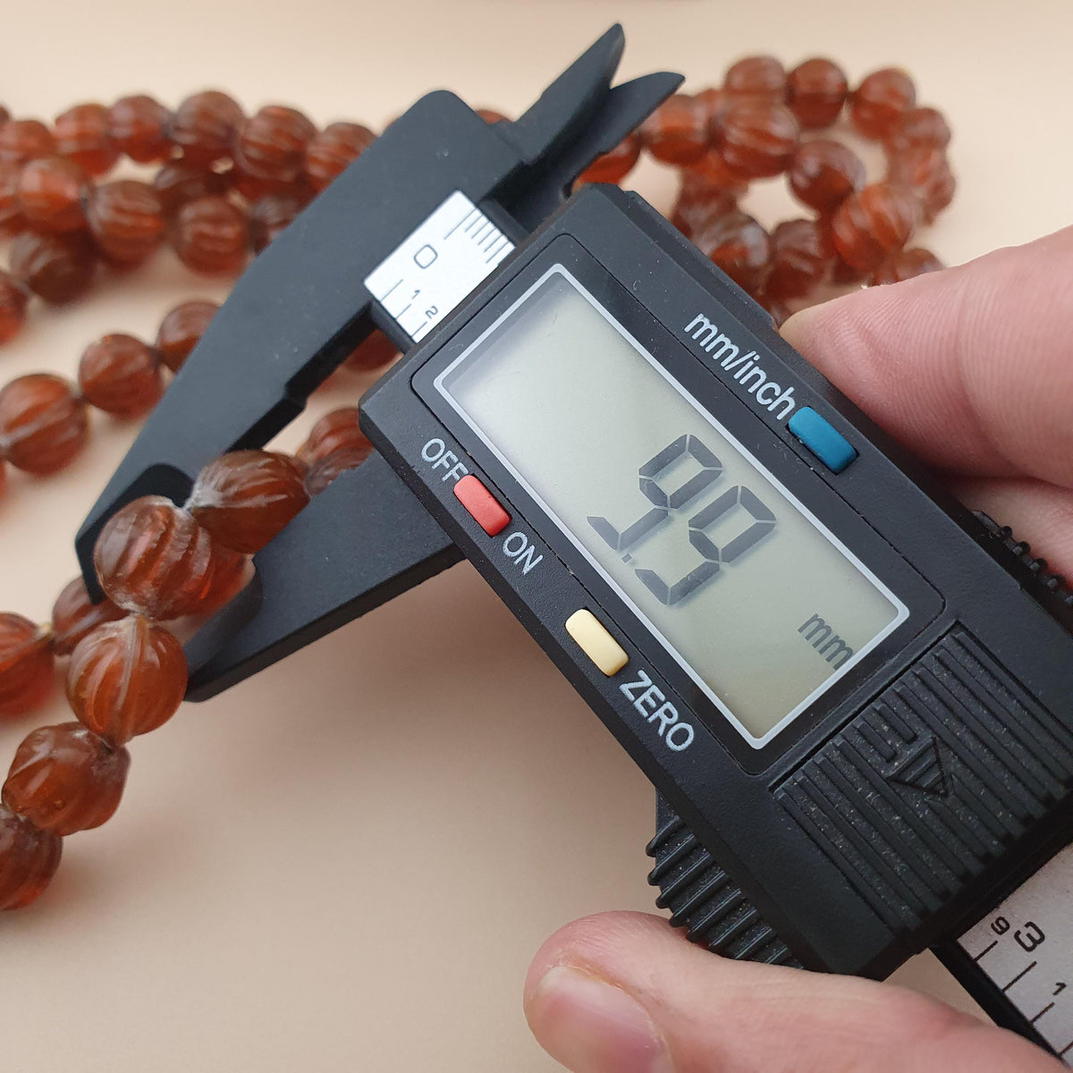 Collier vintage multibrins perles de verre jaune/marron forme melon 45,7 cm de long perles de 9-10mm