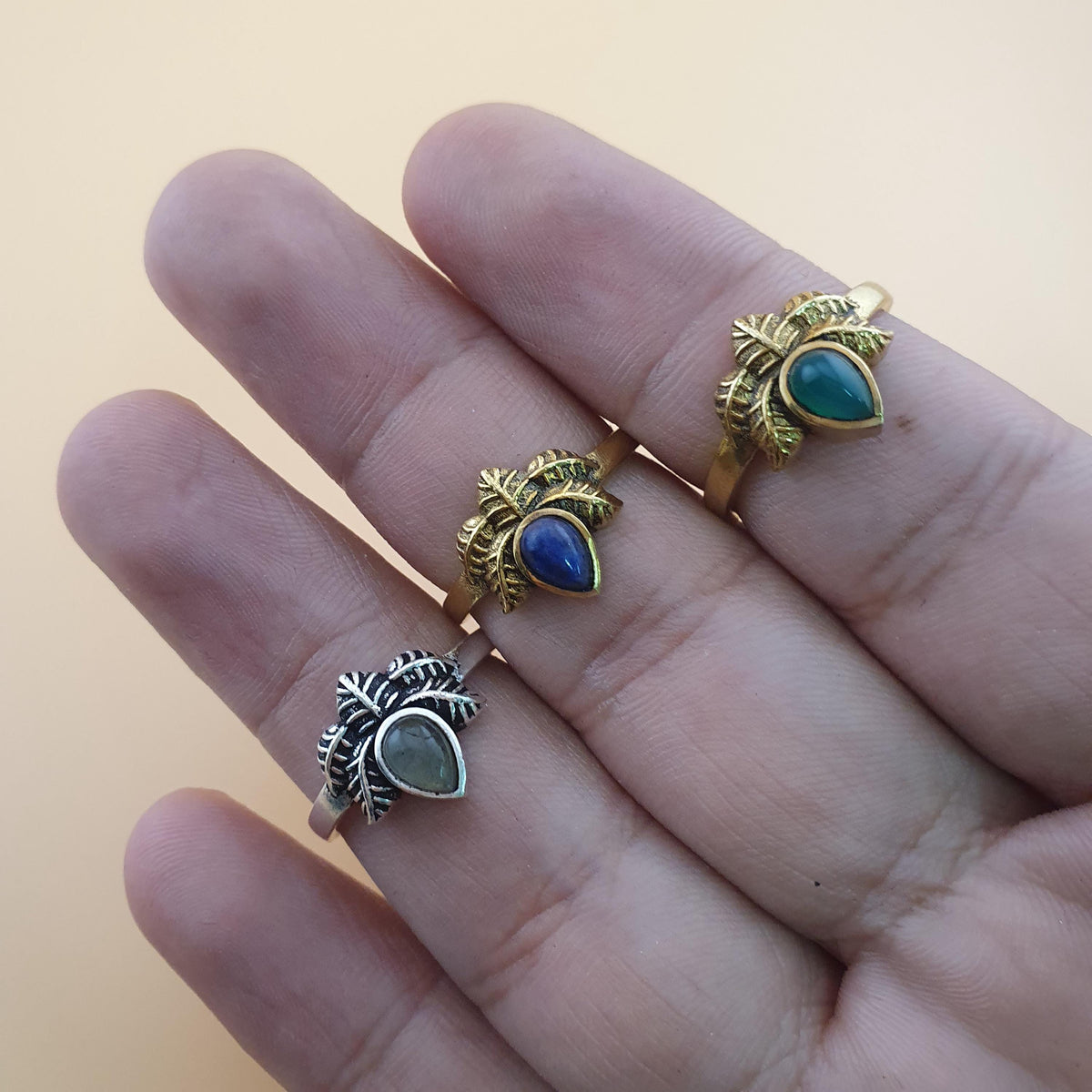 Lot de 3 Bagues Anciennes Ajustables Fleur en Laiton avec Jade, Lapis-Lazuli, Pierre de Lune