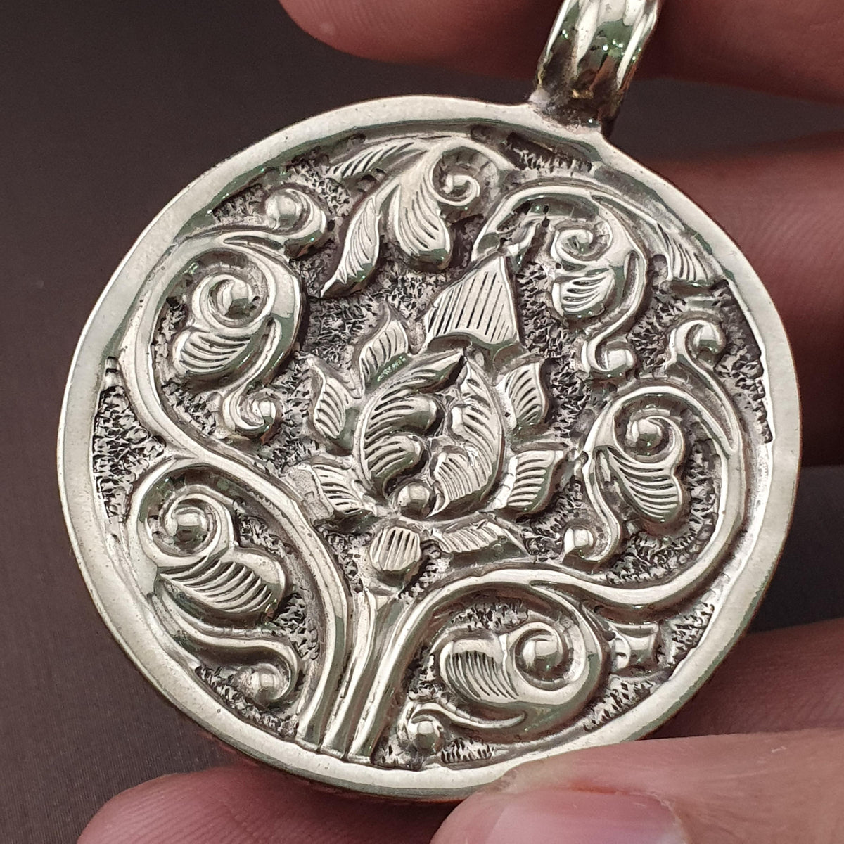 Handmade Vintage Labradorite Lion Face Brass Floral Design Pendant