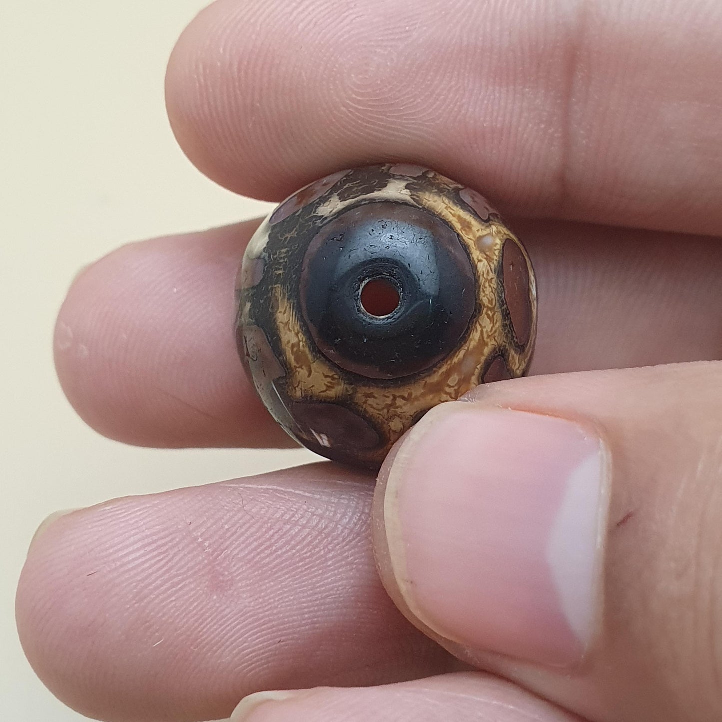 Antikes Los von 2 geätzten Karneol-Achatperlen-Amuletten