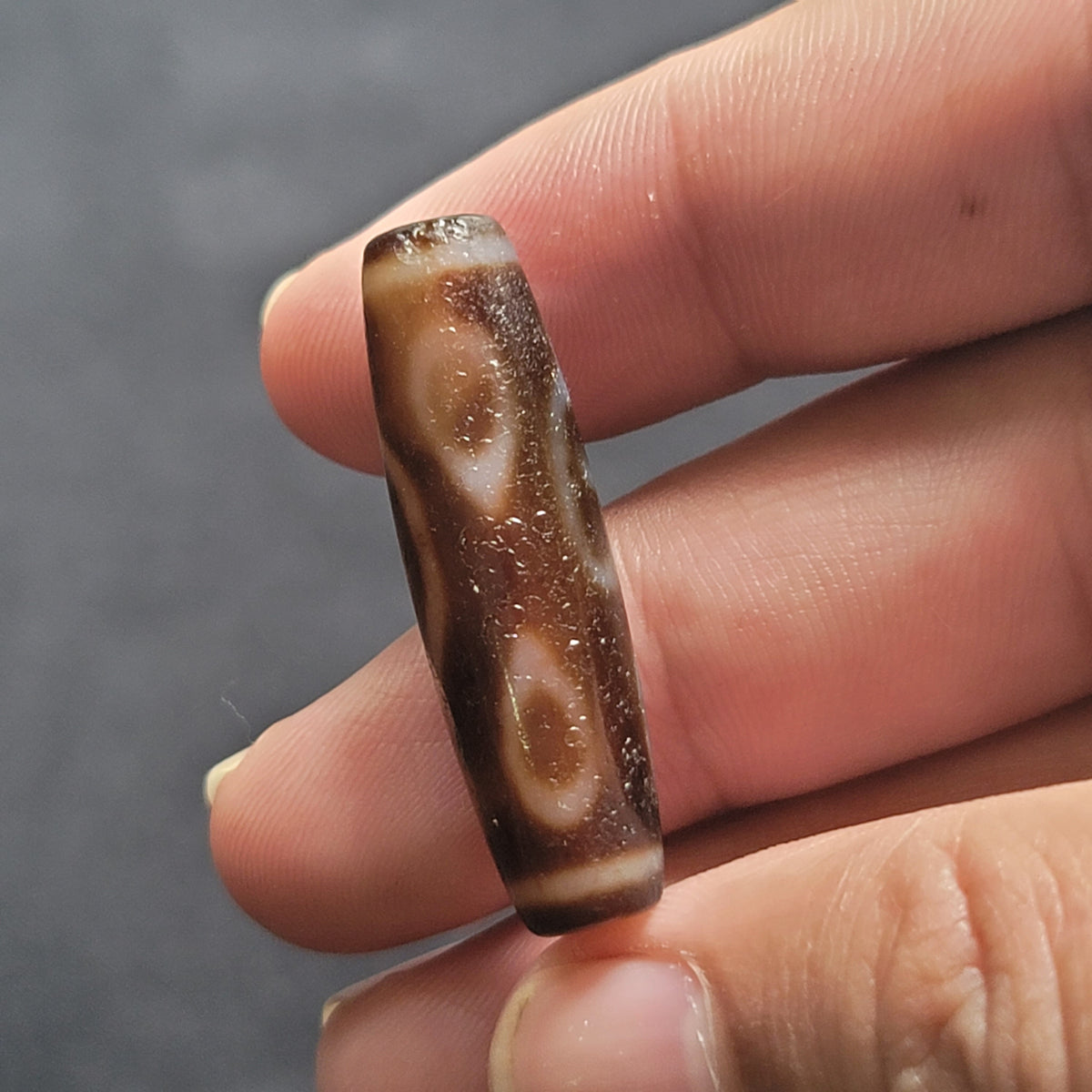 Perle d'Agate Tibétaine Népalaise Amulette 4 Yeux Motif Vintage