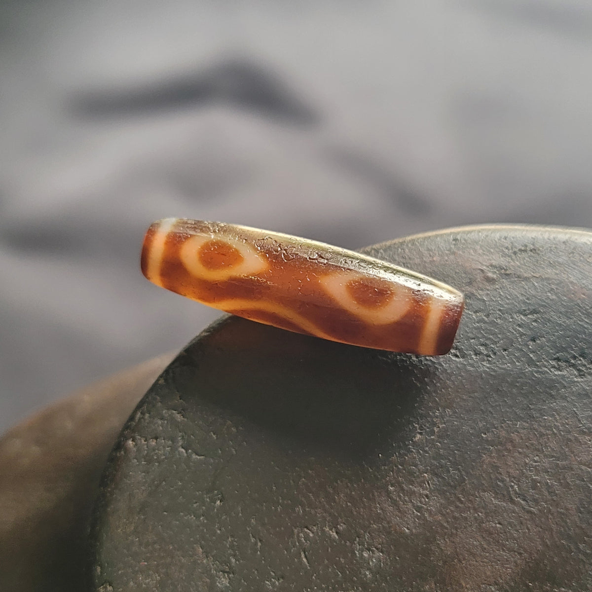 Perle d'Agate Tibétaine Népalaise Amulette 4 Yeux Motif Vintage