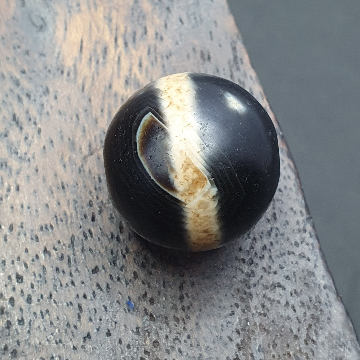 Suliemani Eye 1 Line Rare Himalayan Anituqe Agate Bead Amulet