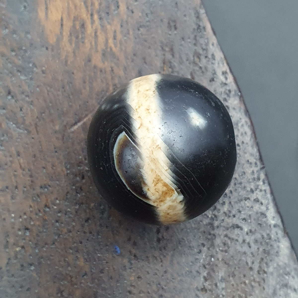 Suliemani Eye 1 Line Rare Himalayan Anituqe Agate Bead Amulet
