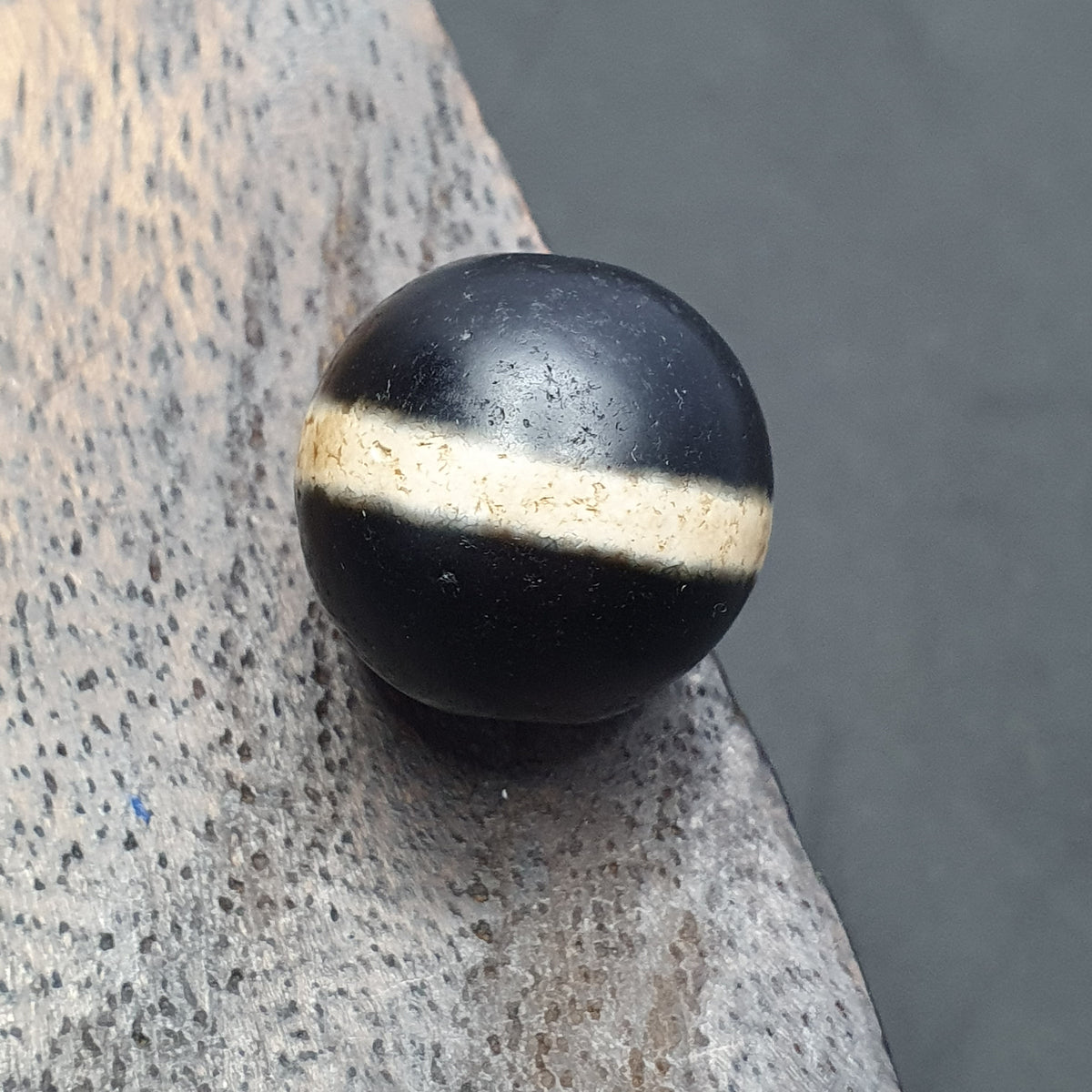 Suliemani Eye 1 Line Rare Himalayan Anituqe Agate Bead Amulet