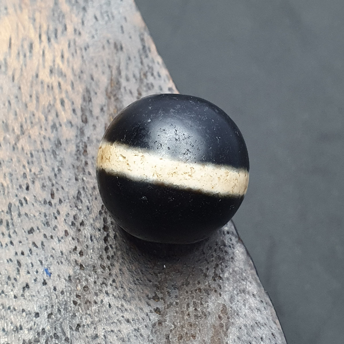 Suliemani Eye 1 Line Rare Himalayan Anituqe Agate Bead Amulet