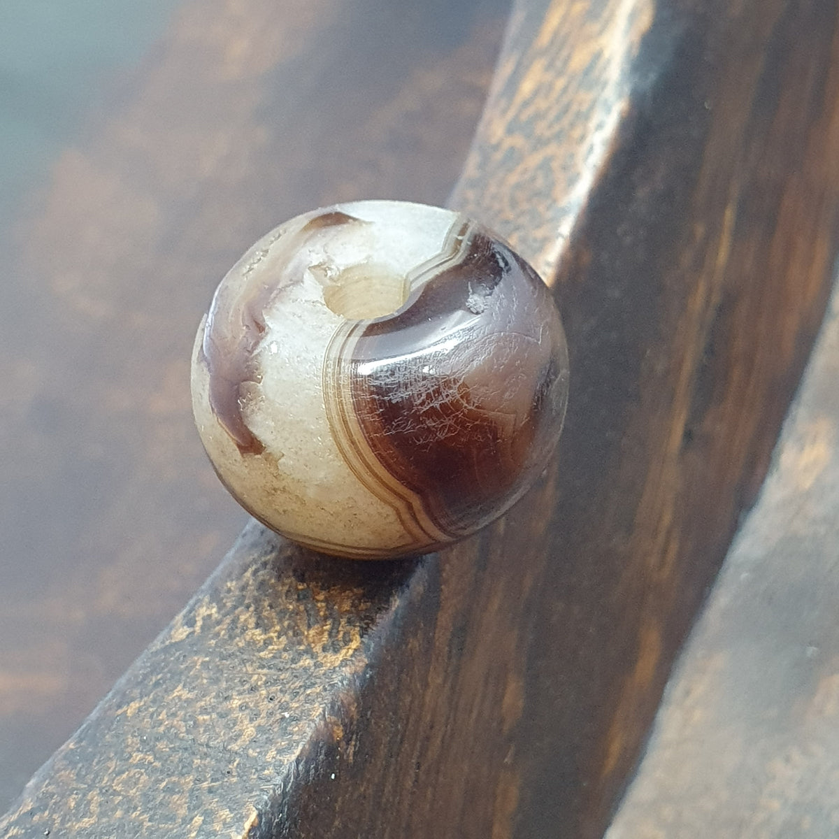 Perle tibétaine himalayenne en agate avec un motif ancien incroyable