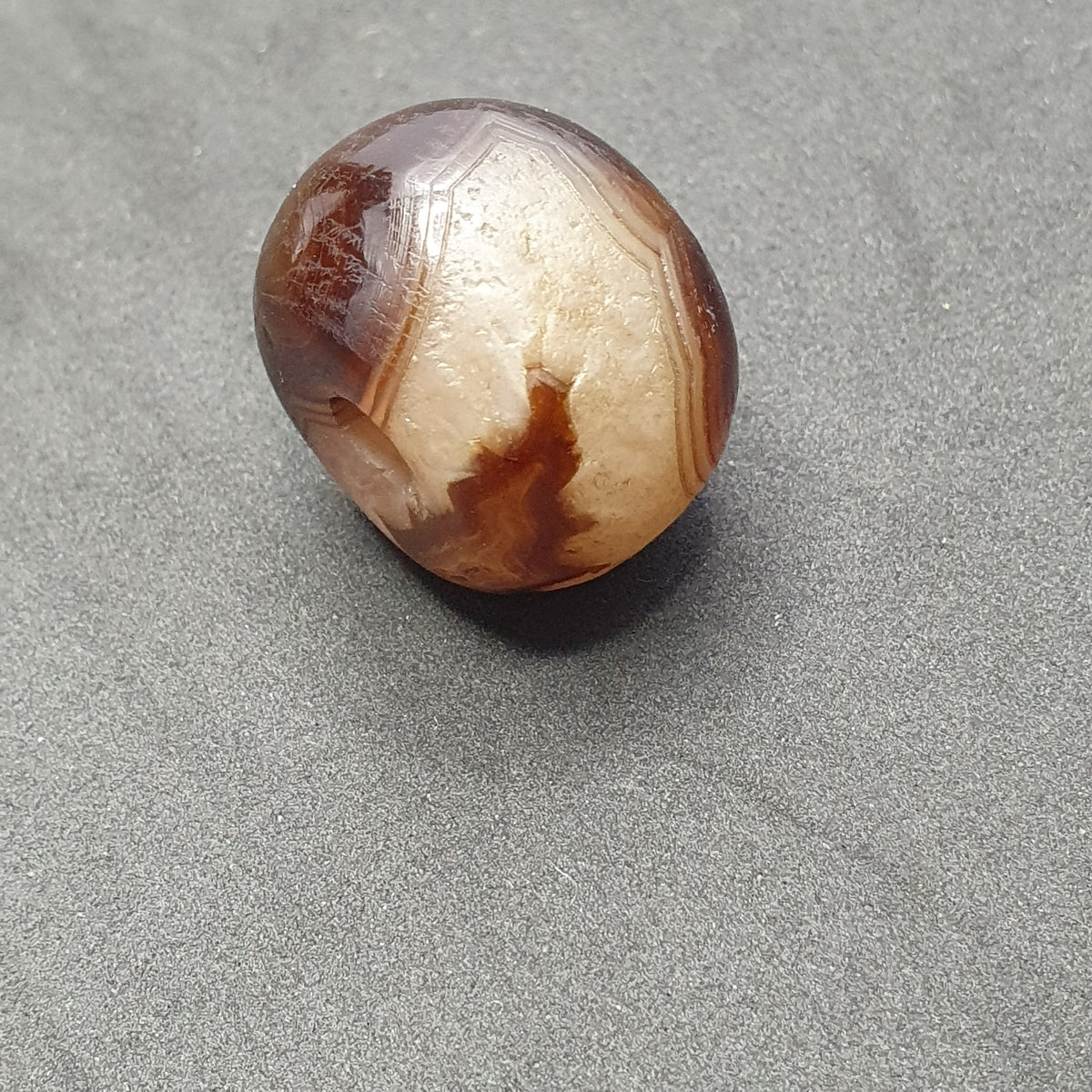 Perle tibétaine himalayenne en agate avec un motif ancien incroyable