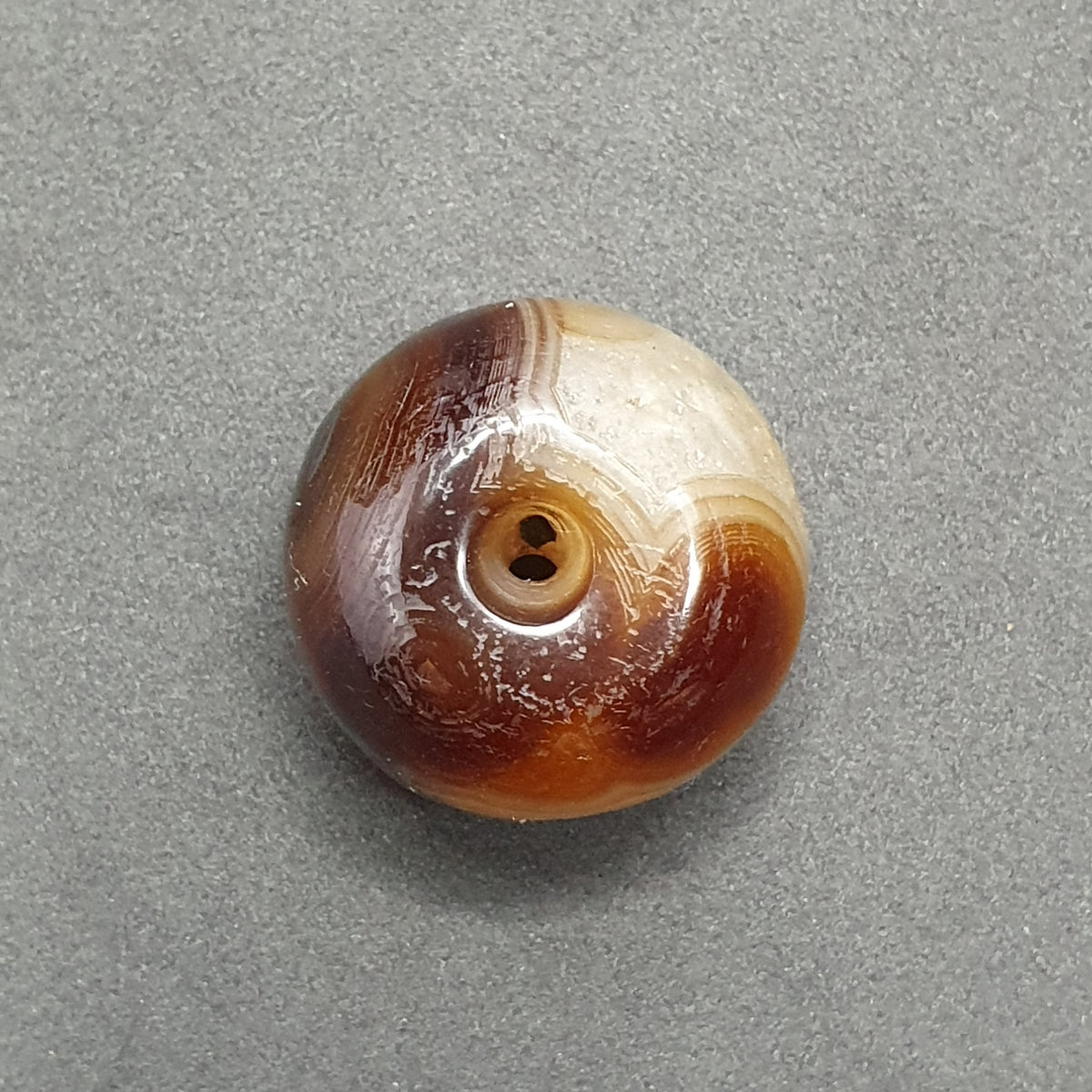 Perle tibétaine himalayenne en agate avec un motif ancien incroyable