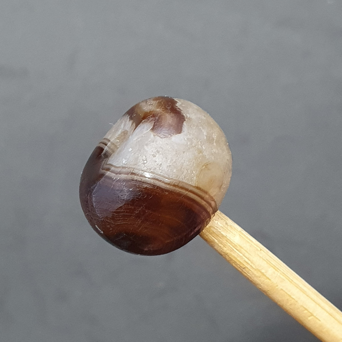 Perle tibétaine himalayenne en agate avec un motif ancien incroyable