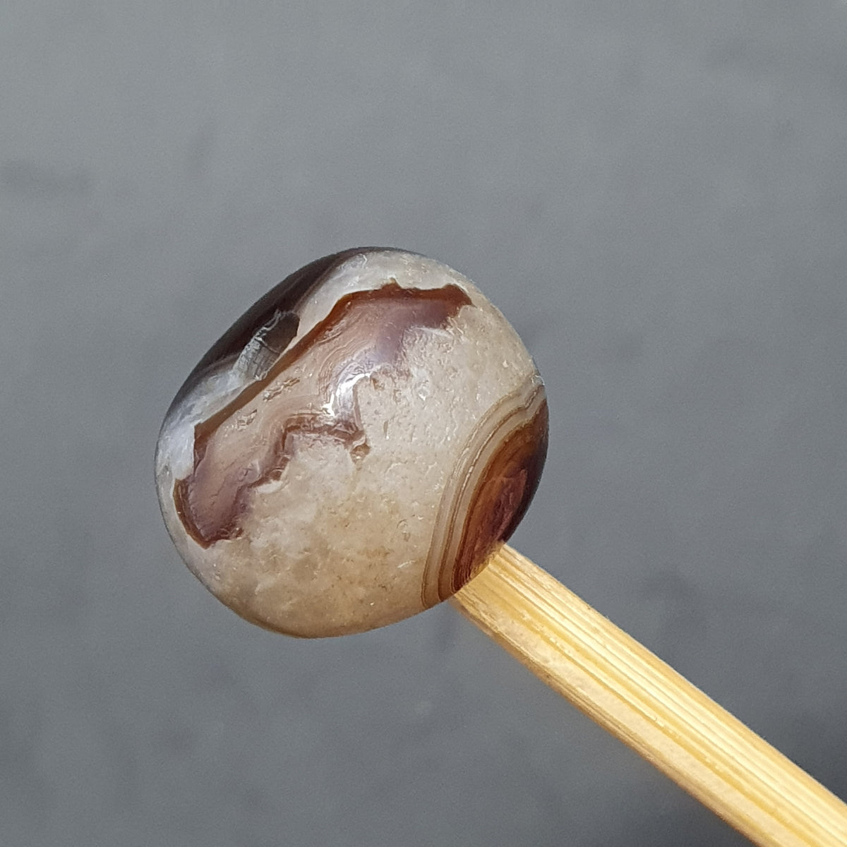 Perle tibétaine himalayenne en agate avec un motif ancien incroyable