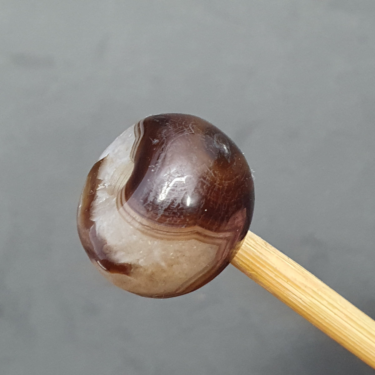 Perle tibétaine himalayenne en agate avec un motif ancien incroyable