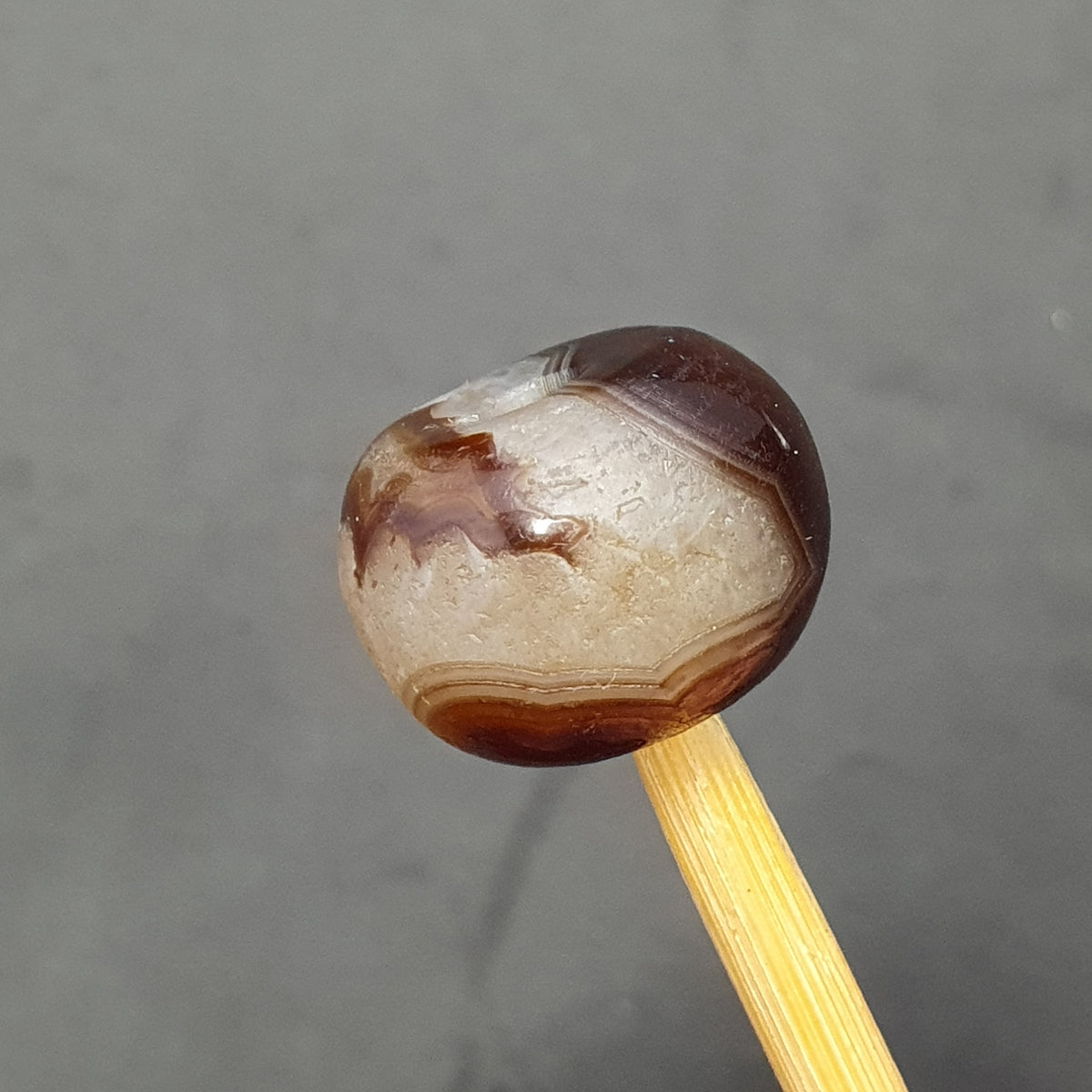 Perle tibétaine himalayenne en agate avec un motif ancien incroyable