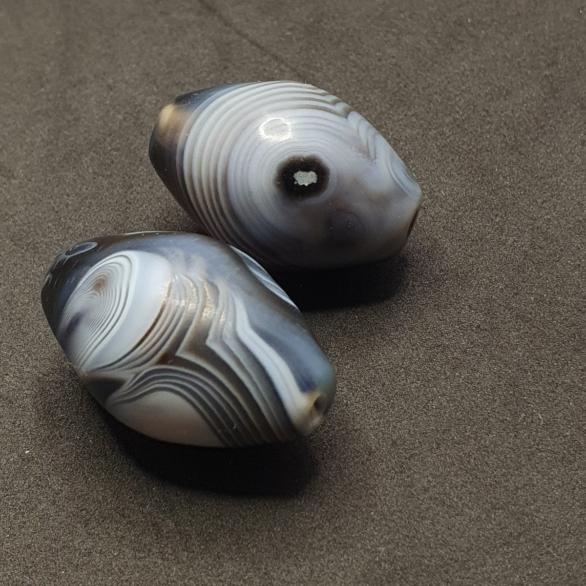 Lot vintage de 2 perles d'agate calcédoine