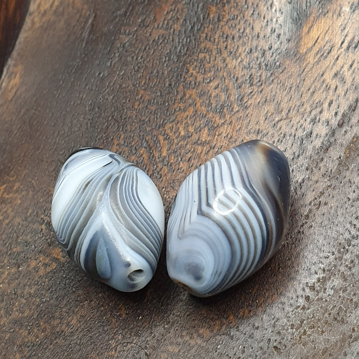 Lot vintage de 2 perles d'agate calcédoine