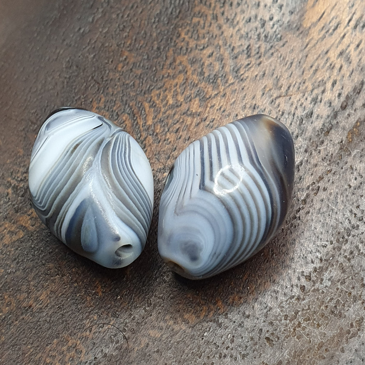 Lot vintage de 2 perles d'agate calcédoine