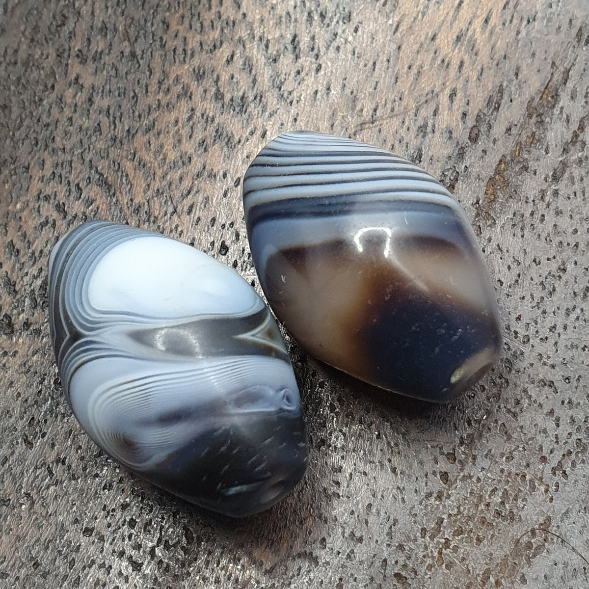 Lot vintage de 2 perles d'agate calcédoine