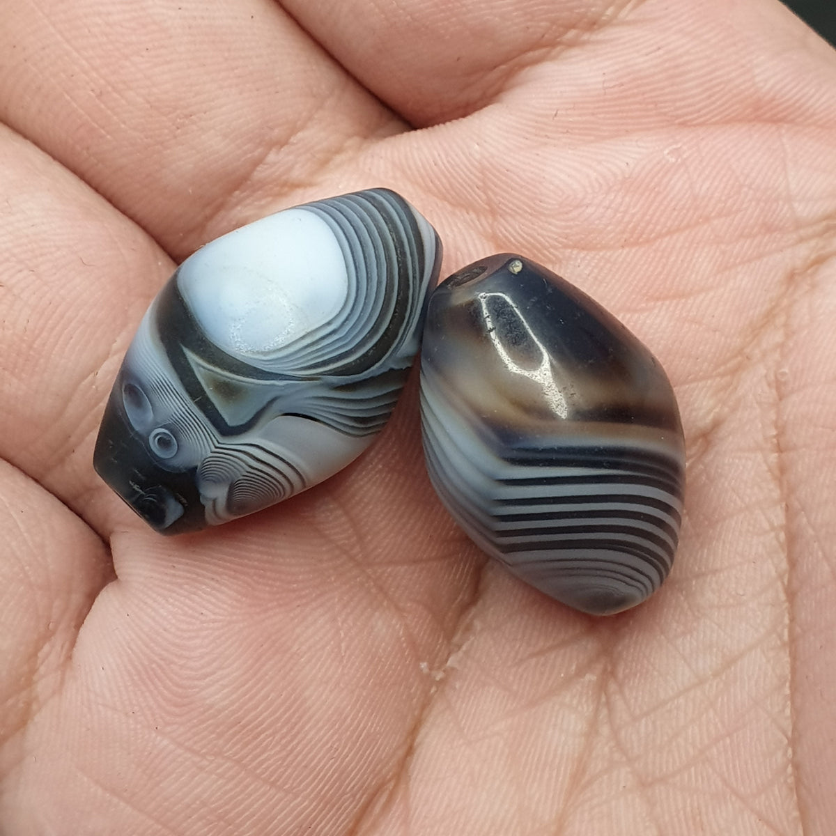 Lot vintage de 2 perles d'agate calcédoine